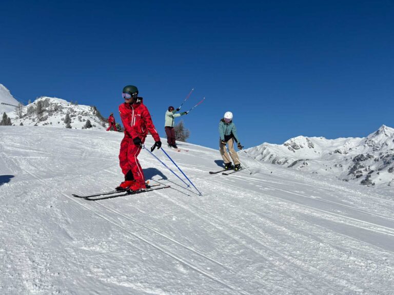 Skilehrer beim Skikurs Obertauern mit Erwachsenen