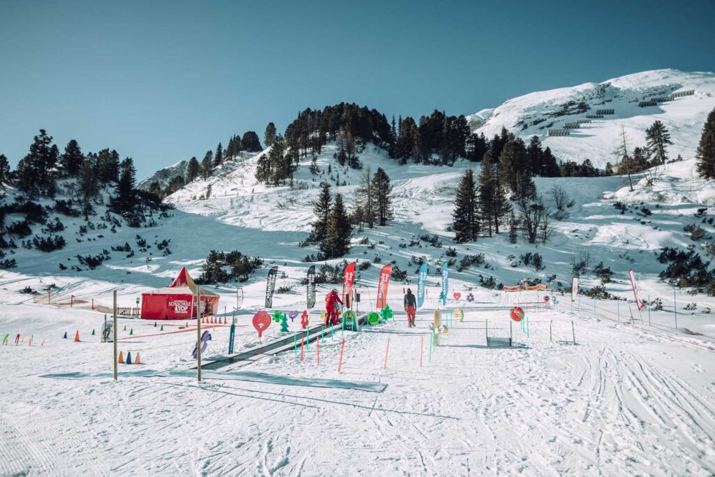 Skikurse Kinder Obertauern im Bobo Kinderland mit Zauberteppich und Kinderlift
