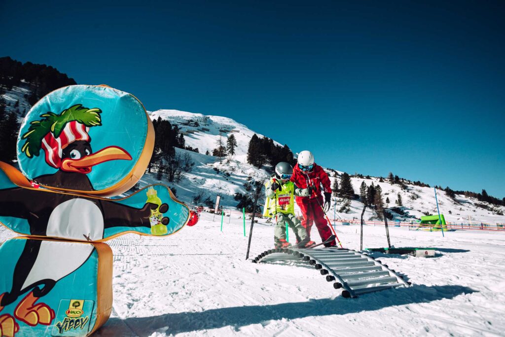 Spielerischer Lerninhalt unserer Skikurse für Kinder in Obertauern