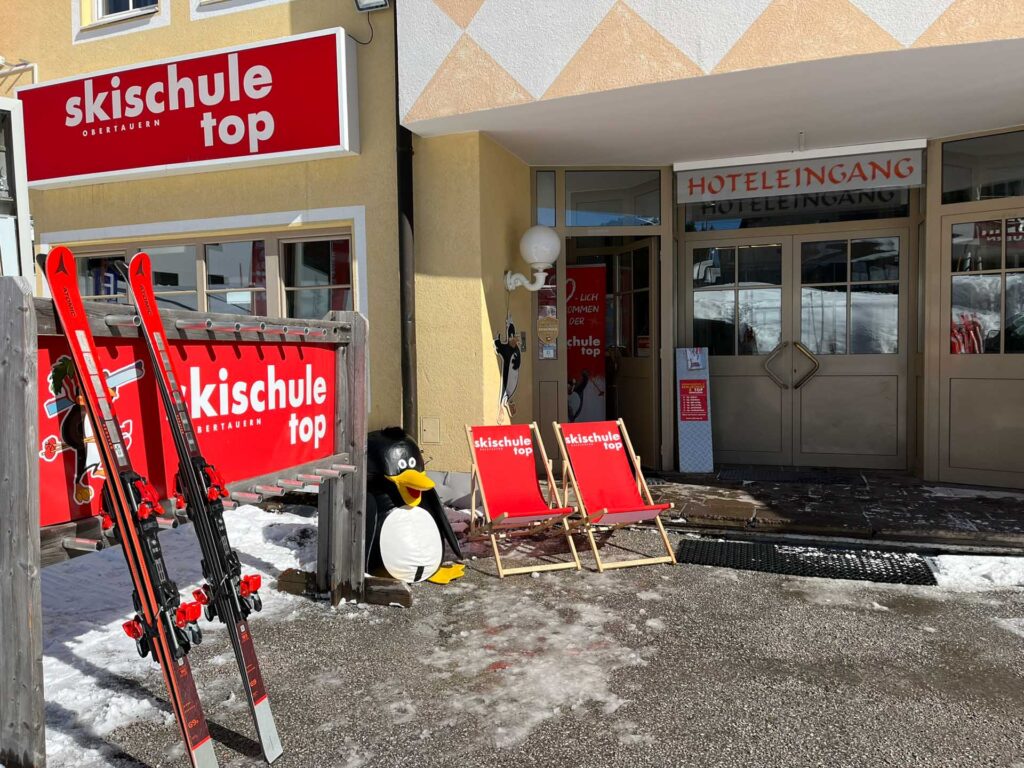 Standort und Eingang zum Büro unserer Skischule Obertauern